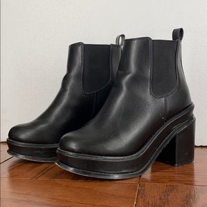 Black boots with heel